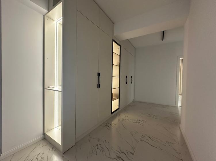 Apartament cu 3 camere semidecomandat, mobilat în Copou