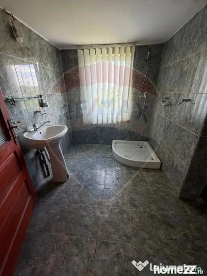 Casă cu 7 camere cu Teren 8286 Mp în Preluca Nouă
