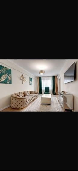 Apartament cu 3 camere decomandat în Jiului
