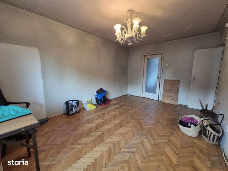 Apartament cu 3 camere semidecomandat în Ștefan cel Mare