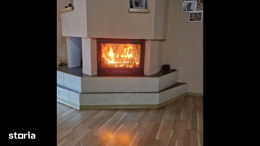 Casă cu 7 camere cu Teren 730 Mp în Central