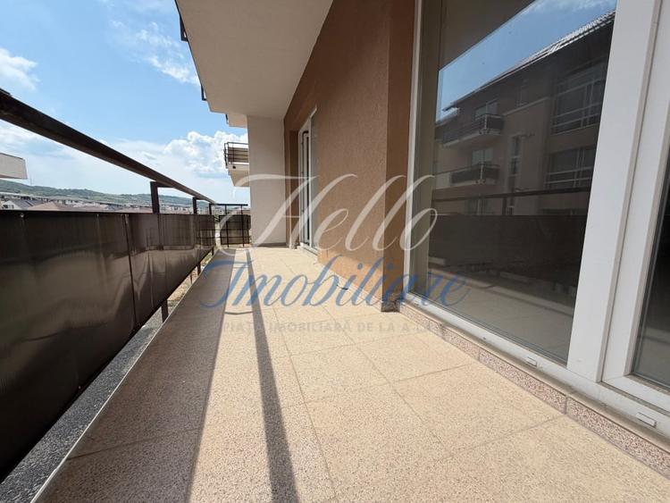 Apartament cu 3 camere semidecomandat în Florești
