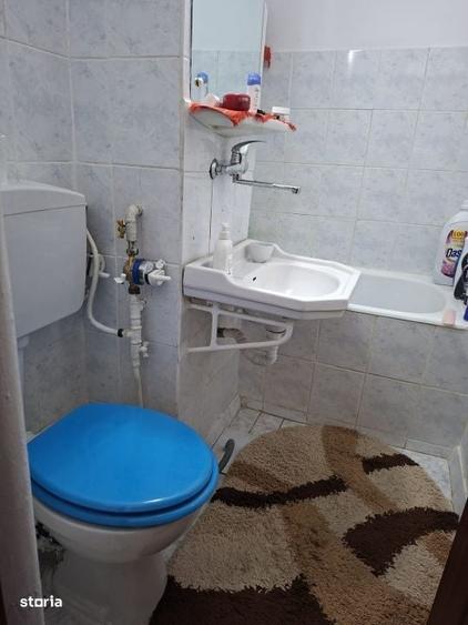 Apartament cu 2 camere semidecomandat în Craiovița Nouă