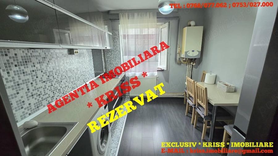 Apartament cu 3 camere semidecomandat în Banat