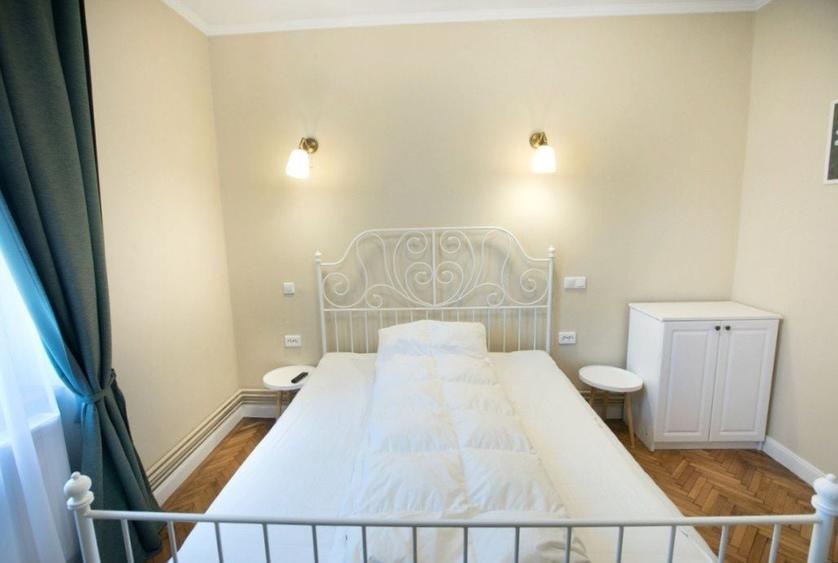 Apartament cu 3 camere decomandat în Sub Arini
