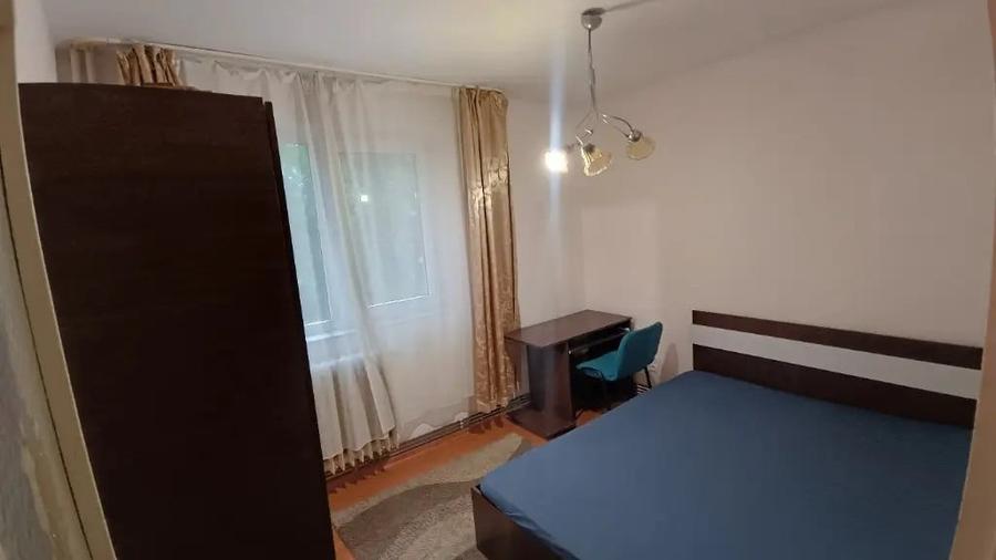 Apartament cu 2 camere decomandat în Podu Roș