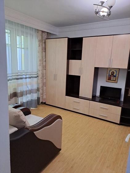 Apartament cu 2 camere semidecomandat în Calea București