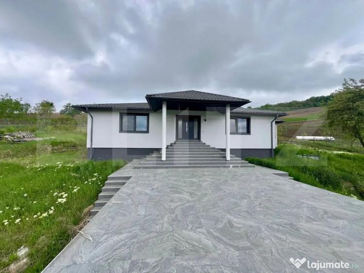 Casă cu 3 camere cu Teren 2600 Mp în Central