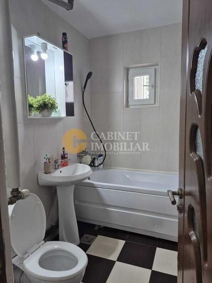 Apartament cu 3 camere decomandat în Nicolina