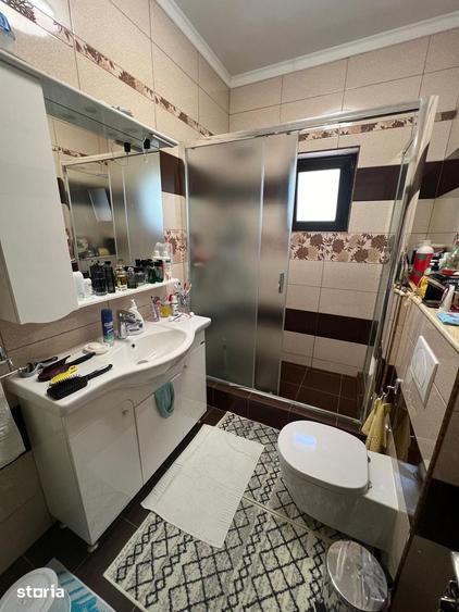 Casă cu 6 camere cu Teren 2000 Mp în Bârnova