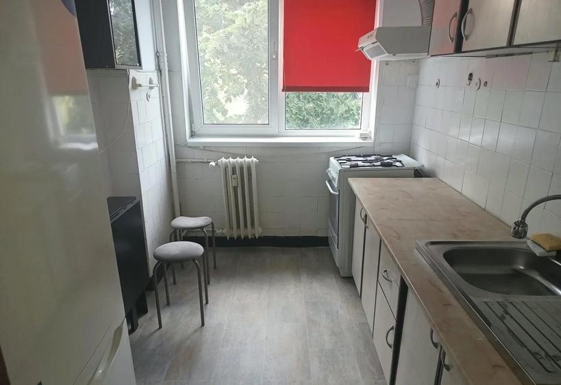 Apartament cu 3 camere semidecomandat în Drumul Taberei