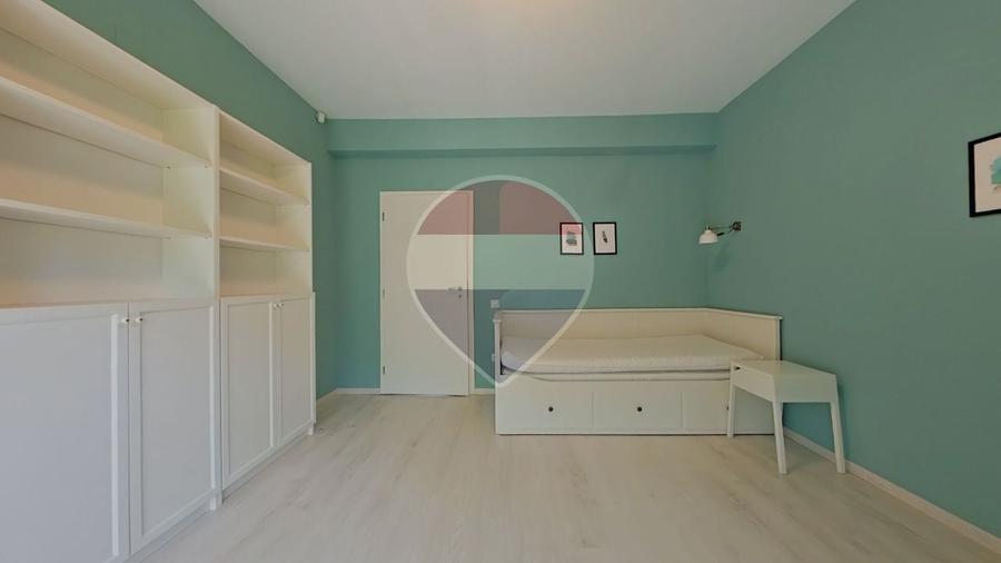 Apartament cu 3 camere semidecomandat, mobilat în Europa