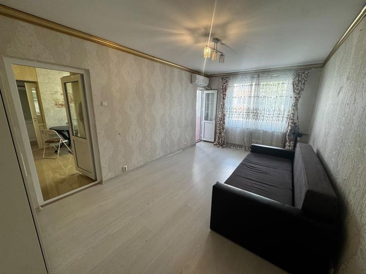 Apartament cu 2 camere decomandat în Teiul Doamnei