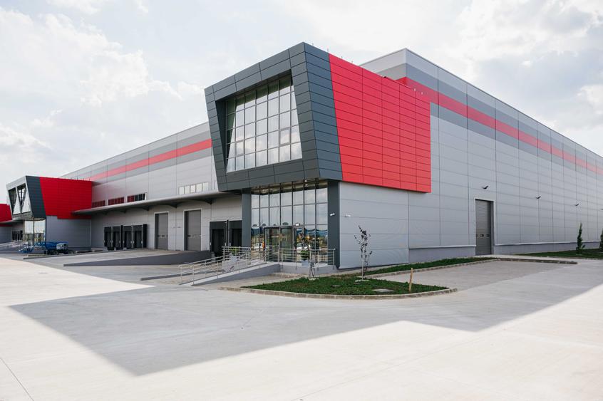 Spațiu industrial, de 9,900 mp, în Dragomirești-Deal