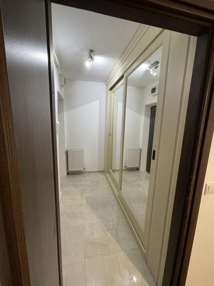 Apartament cu 3 camere decomandat în Românești