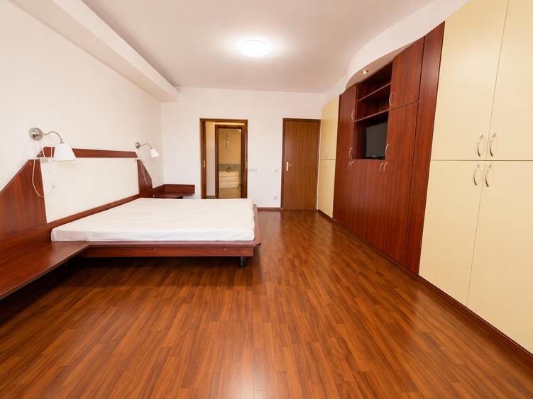 Apartament cu 3 camere decomandat în Aviatorilor
