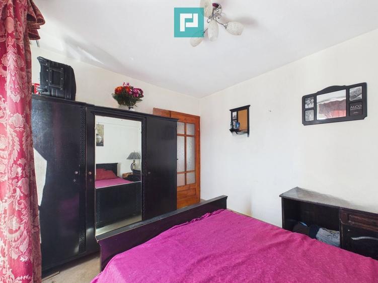 Apartament cu 3 camere semidecomandat, mobilat în Central