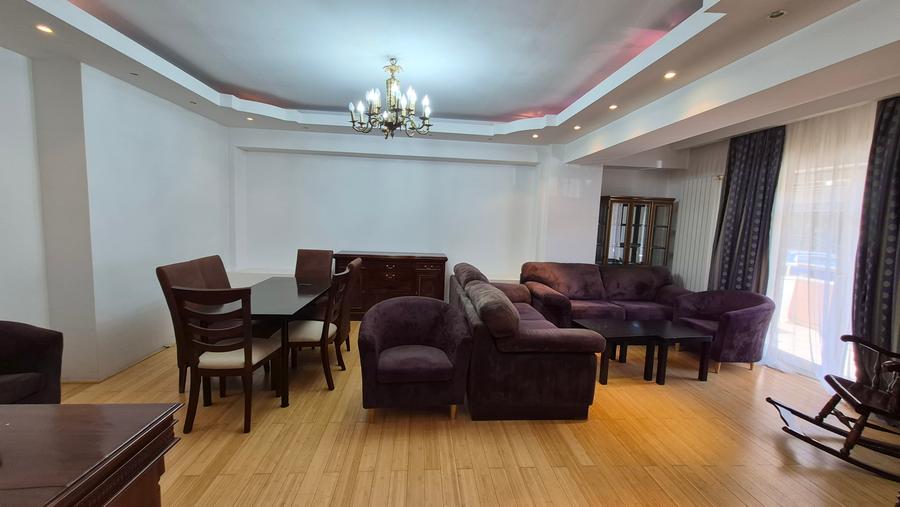 Apartament cu 3 camere decomandat în Unirii