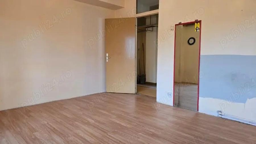 Apartament cu 3 camere decomandat în Micro 15