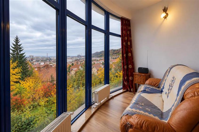 Apartament cu 2 camere decomandat, mobilat în Centrul Istoric