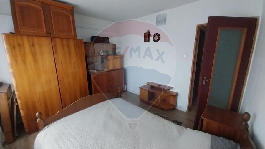 Apartament cu 3 camere decomandat, mobilat în Lăpuș