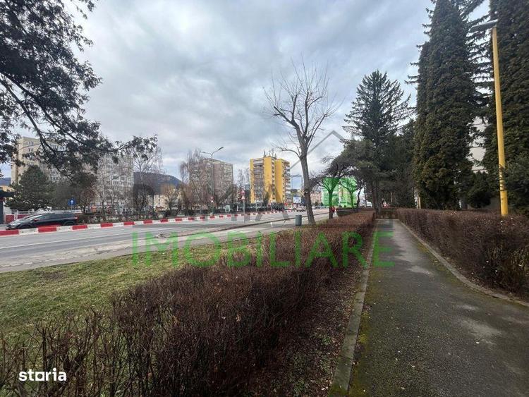 Apartament cu 4 camere semidecomandat, mobilat în Dârste