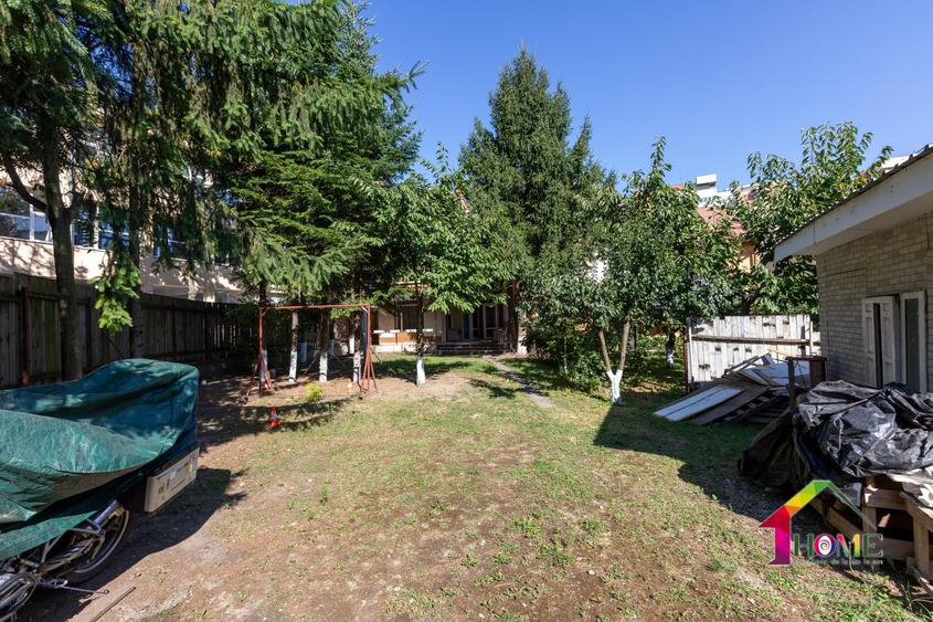 Casă individuală cu 9 camere cu Canalizare în Ultracentral