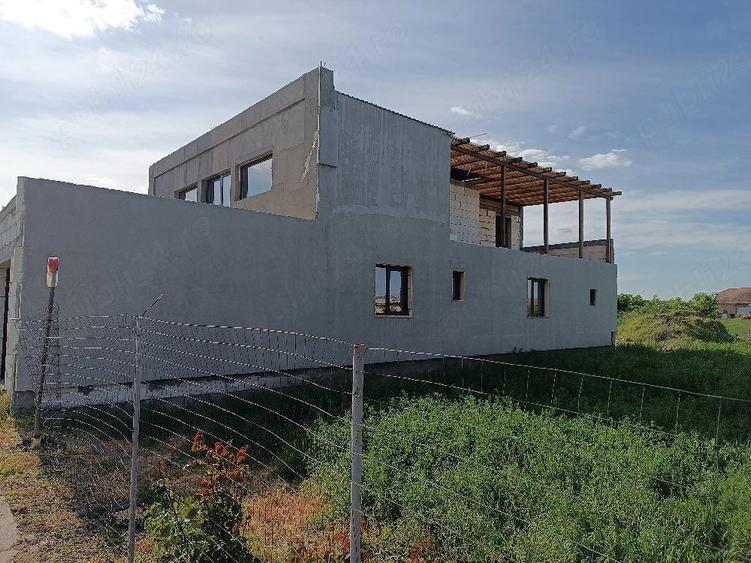 Casă cu 2 camere cu Teren 1600 Mp în Gottlob