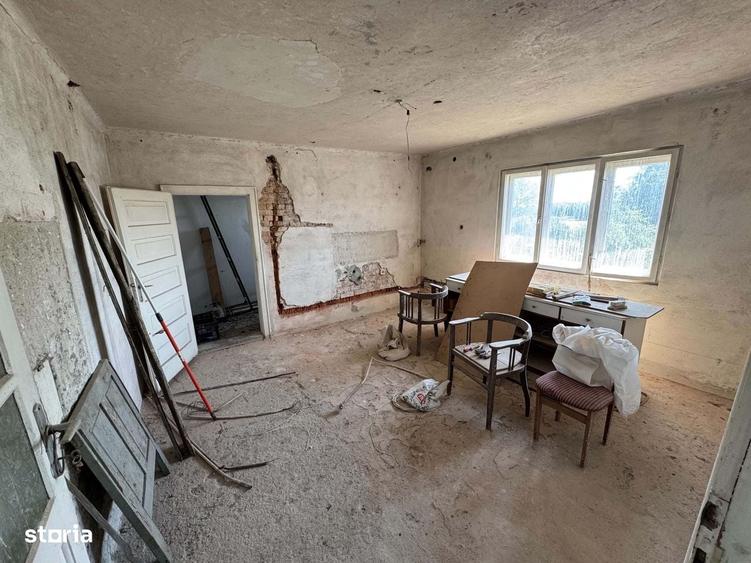 Casă cu 4 camere decomandat cu Teren 800 Mp în Botizului