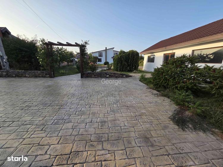 Casa cu 5 camere si garaj, teren 1400 mp