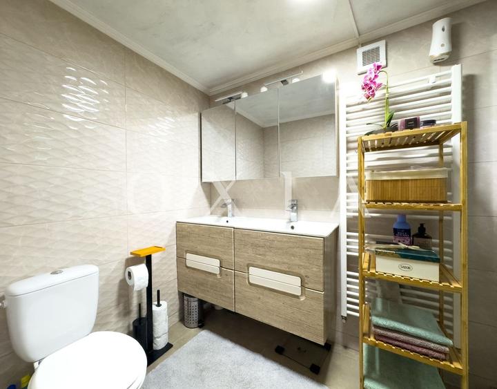 Casă individuală cu 7 camere cu Canalizare în Rogerius