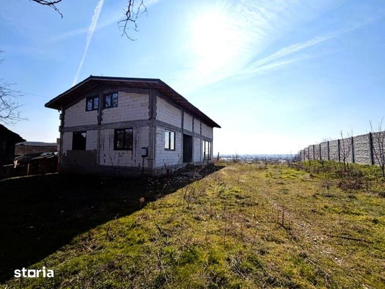 Casă cu 5 camere cu Teren 1490 Mp în Curtișoara