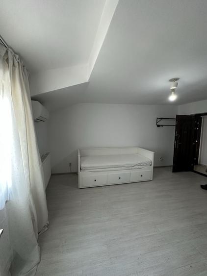 Garsonieră în Titan