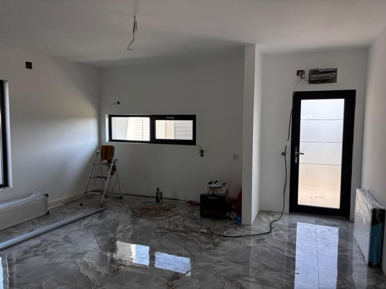 Casă cu 3 camere în Vadu Pașii