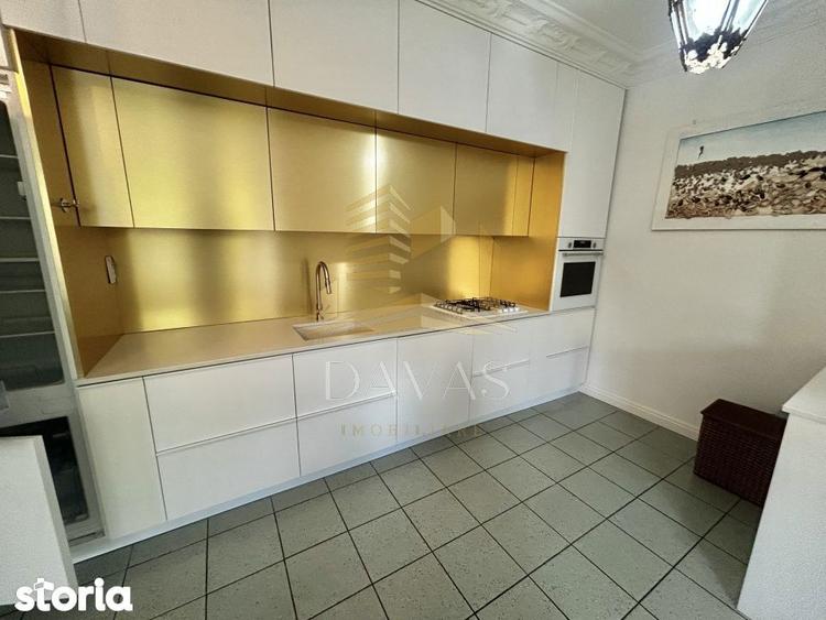 Casă cu 5 camere semidecomandat cu Garaj în Gruia
