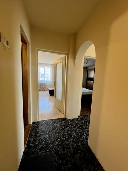 Apartament cu 2 camere semidecomandat, mobilat în Aradului