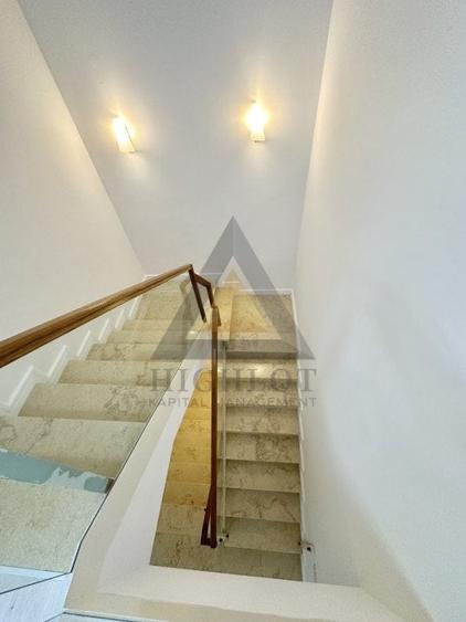 Duplex cu 7 camere cu Piscina în Pipera