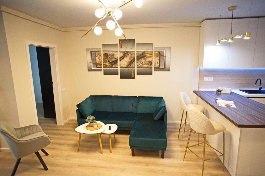 Apartament cu 3 camere semidecomandat, mobilat în Zorilor