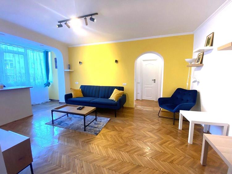 Apartament cu 2 camere semidecomandat, mobilat în Pajura