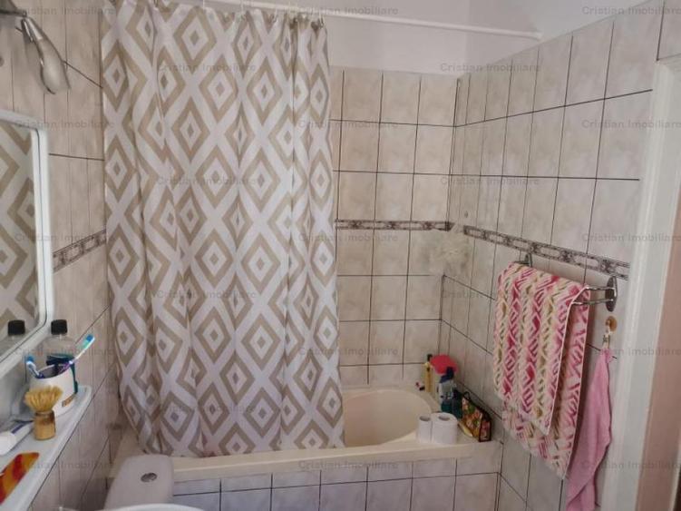 Casă cu 3 camere cu Canalizare în Central