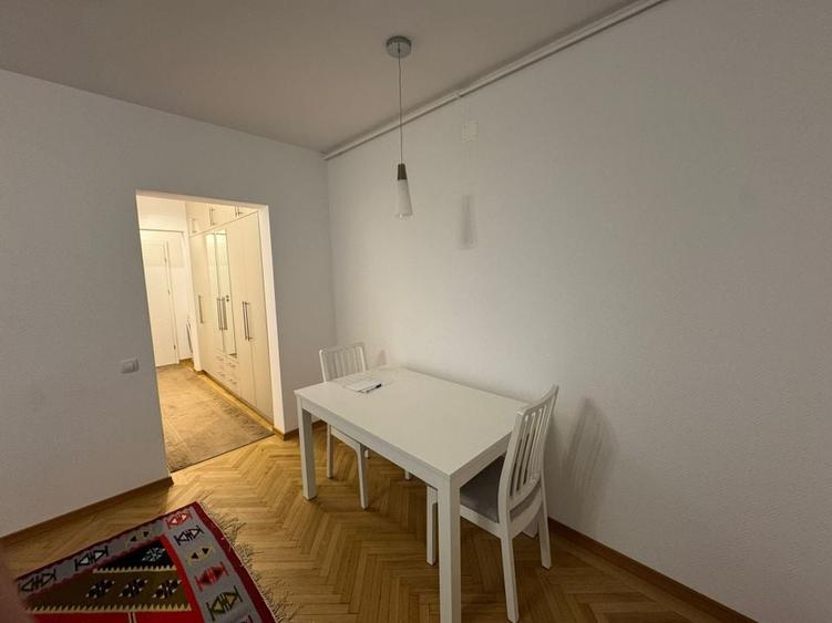 Apartament cu 3 camere în Mihai Bravu