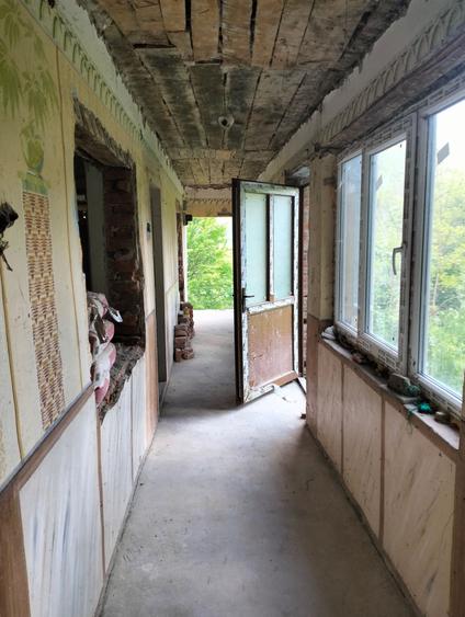 Casă cu 2 camere decomandat în Mada