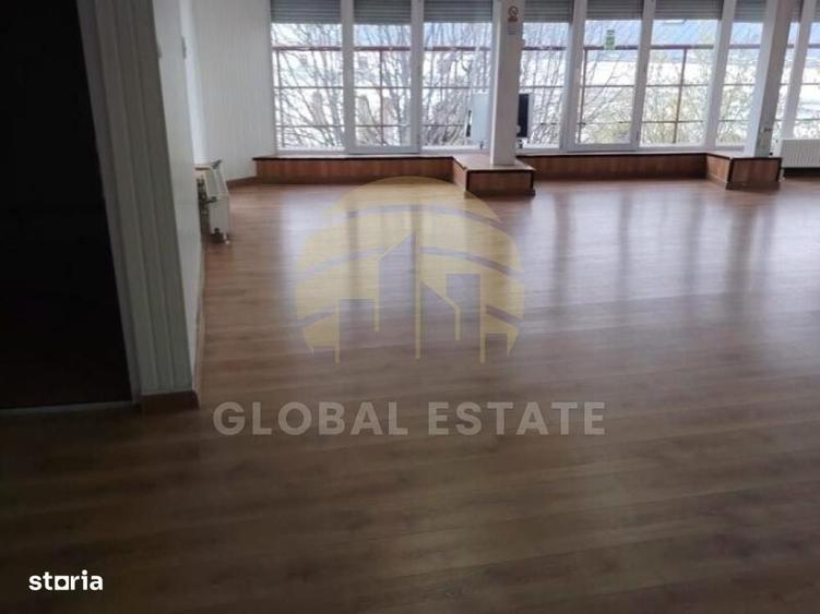 Apartament cu 3 camere semidecomandat în Unirii