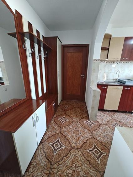Apartament cu 2 camere semidecomandat în Broșteni