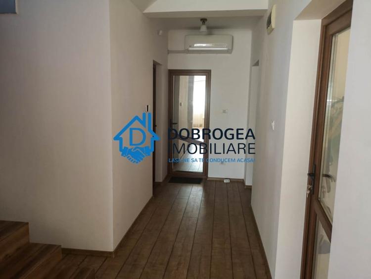 Casă individuală cu 6 camere cu Teren 390 Mp în Mineri