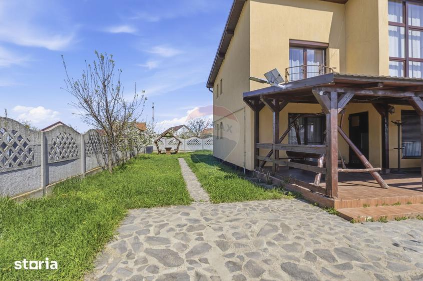 Casă cu 5 camere cu Teren 500 Mp în Șofronea