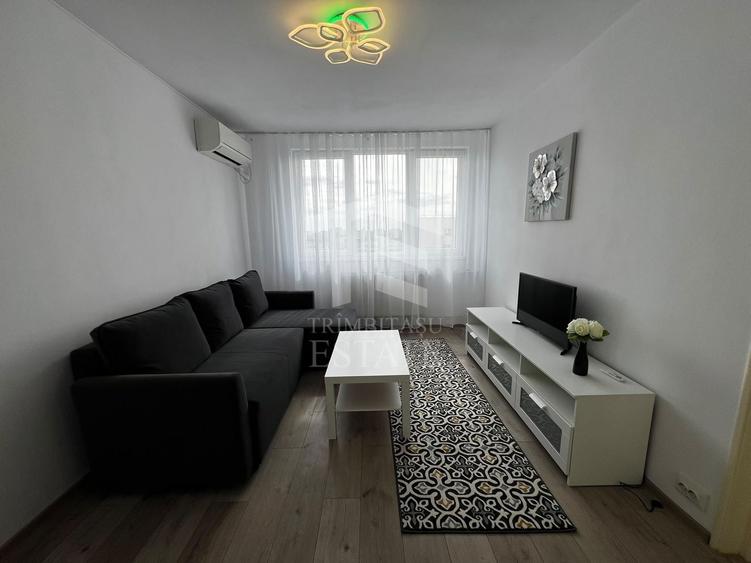 Apartament cu 3 camere semidecomandat, mobilat în Drumul Taberei