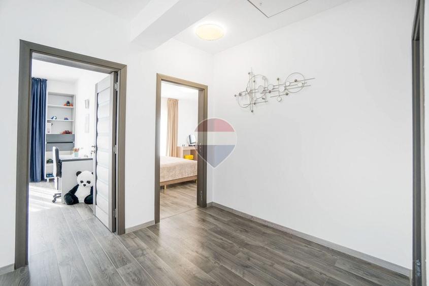 Casă individuală cu 5 camere cu Teren 400 Mp în Bunloc