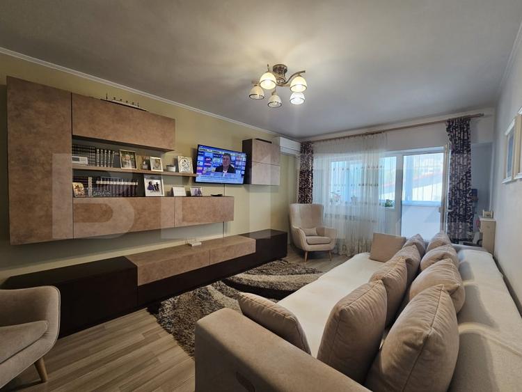 Apartament cu 3 camere decomandat, mobilat în Tomești
