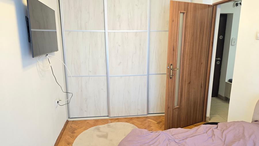Apartament cu 3 camere semidecomandat în Ultracentral
